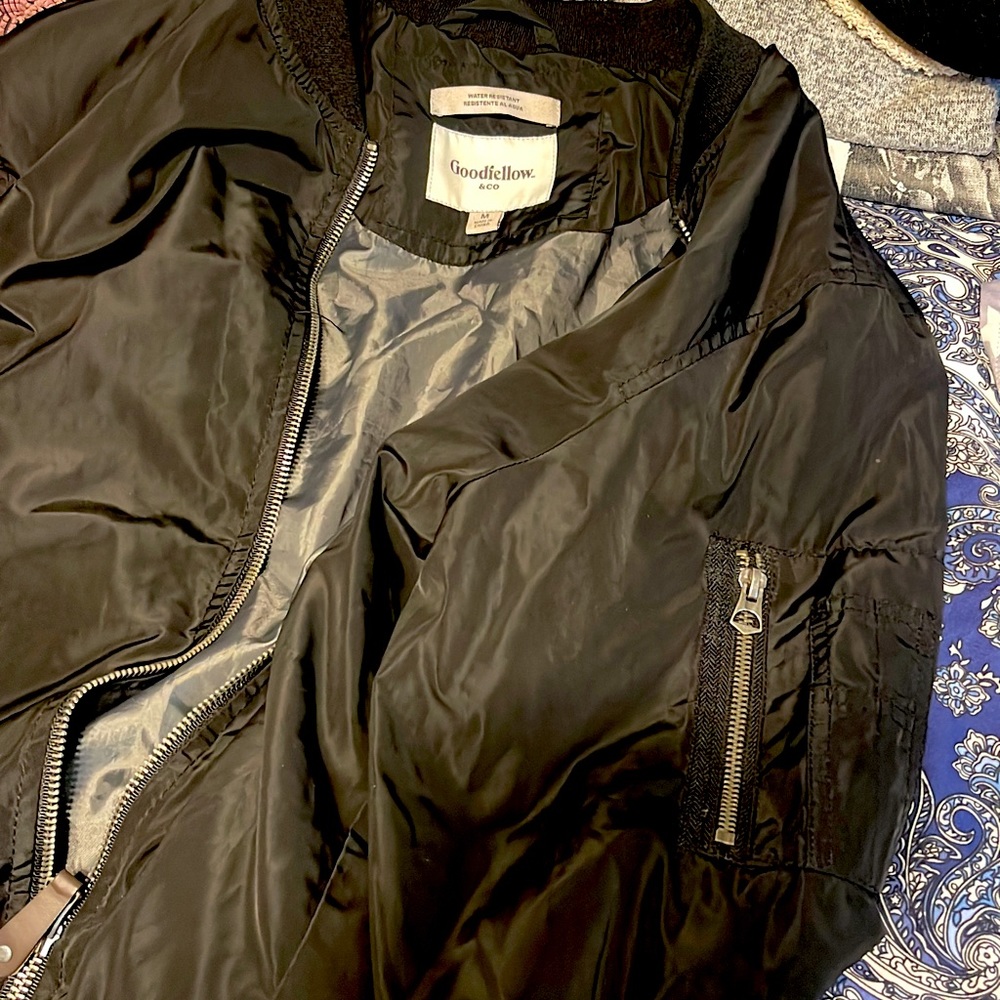 Medium rain resistant coat